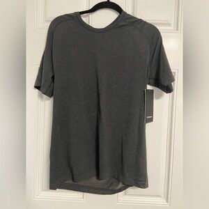 T7a- LULULEMON Gray Metal Vent Tech T-Shirt